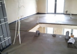 Każdy, kto kiedykolwiek mieszkał w bloku wie, jak ważna jest cisza w mieszkaniu. Budując dom, warto się postarać, by izolacyjność akustyczna była w nim jak najlepsza. Wiele zależy tu od stropów.