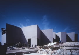 Domus w La Coruna. Proj. Arata Isozaki