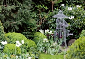 w moim ogrodzie wiosna jest subtelna i delikatna: w zieleni i bieli.