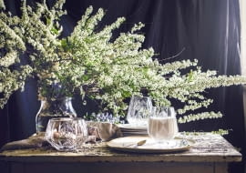 Kolekcja Etno. Zdobiona szlifem geometrycznym inspirowanym motywami ze sztuki etnicznej. Proj. Elżbieta Trzewiczek-Pietkiewicz, Huta Julia, hutajulia.com