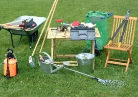 22.08.2003 WARSZAWA - CASTORAMA - DOMEK NA NARZEDZIA FOT. BARTOSZ BOBKOWSKI / AGENCJA GAZETA