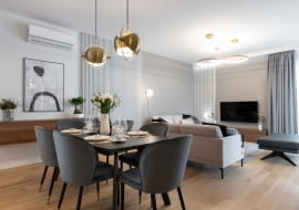 Szlachetne materiały, minimalistyczne formy - mieszkanie w Warszawie