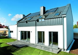 Dom energooszczędny powinien mieć prostą, zwartą bryłę, z dużymi przeszkleniami zorientowanymi na południe