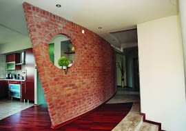 Wymurowanie takiej ściany wymaga od wykonawcy dużego doświadczenia