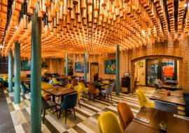 Restauracja Bombaj Masala - widok na salę główną i pokój dla dzieci. Proj. A8 ARCHITEKTURA Piotr Lewandowski