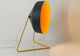 <B>Oto jedne z najbardziej stylowych, ostatnio wyprodukowanych lamp. Czas, aby zmienić oświetlenie? Tak!</B> <B><Br>Cyrcus F Lavagna</B> </Br>Lampa jest częścią większej kolekcji, w całości wytwarzanej ręcznie. Lavagna (z języka włoskiego: tablica) zachęca do kreatywności - można po niej pisać. <Br>www.lightshopping.com