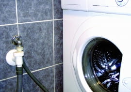 [LAZIENKA PODLACZENIE PRALKI FOT. WIESLAW RUDOLFPUBLIKACJA LADNY DOM NR 6 (92) - 6.2006