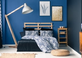 Kolor indygo we wnętrzach: co to za barwa? Inspiracje