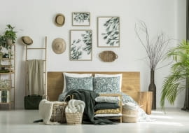 Wakacyjne pamiątki na ścianie: jak je wyeksponować?