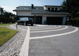 Podjazd do domu z kostki betonowej