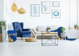 Zwykle znakiem rozpoznawczym pomieszczeń utrzymanych w morskim stylu są świeże kolory. Dominuje biel, błękit w otoczeniu marynistycznych dekoracji