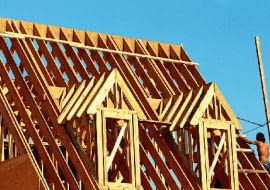 Lukarny - o 33% mniej światła wpada przez nie niż przez okno połaciowe o tej samej powierzchni