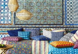 JAK W MAROKAŃSKIM RIADZIE. Lampa wisząca Jassa, 89,99 zł, poszewki na poduszki Jassa, 29,99 zł - IKEA