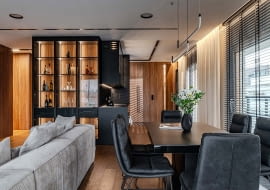 Aranżacja 115-metrowego apartamentu - drewno i czarny kolor