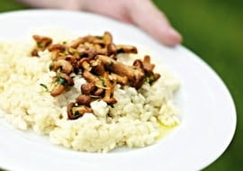 07.07.2009 KUCHNIA GRZYBY - KURKI RISOTTO Z GRZYBAMI STYLIACJA TOMASZ WOZNIAK FOT. MARCIN KLABAN / AGENCJA GAZETA PUBLIKACJA KUCHNIA NR 9 (175) - 9 2009