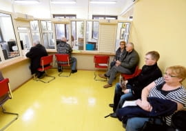 02.03.2015 Torun , ul. Batorego 38/40 . Wydzial Spraw Administracyjnych Urzadu Miasta . Skladanie wnioskow o nowy dowod osobisty .Fot. Mikolaj Kuras / Agencja Gazeta