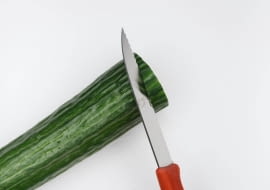 krojenie gorzkiego ogórka