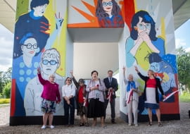Osłonięcie muralu 'Kobiety Wolności' na przystanku PKM Gdańsk Strzyża.