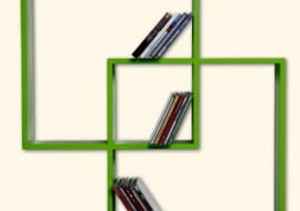 Na przybory szkolne, płyty CD, książki i drobiazgi. Półki otwarte lub dyskretnie ukryte za drzwiczkami. Całkiem serio albo o zabawnej, przyciągającej wzrok formie. Naprawdę jest w czym wybierać! <BR >Płyta laminowana, 60,5 x 10,5 cm, wys. 60,5 cm, 240 zł, glamstore.pl