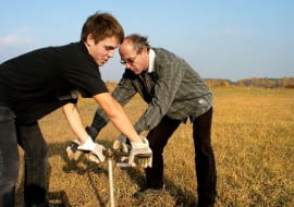 Badanie geotechniczne - ręczne wykonywanie odwiertów (już rzadko spotykane)