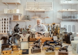 Wojciech Zych ze statuetkami