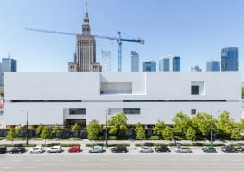 Budynek Muzeum Sztuki Nowoczesnej w Warszawie, widok od ulicy Marszałkowskiej.