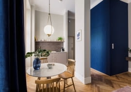 Kobalt, pudrowy róż i mosiądz - warszawska oficyna po metamorfozie