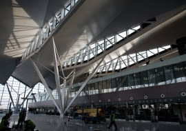 05.01.2012 GDANSK , REBIECHOWO , PORT LOTNICZY IM LECHA WALESY , OSTATNIE PRACE PRZY BUDOWIE NOWEGO TERMINALU T2 NA GDANSKIM LOTNISKU . FOT. RENATA DABROWSKA / AGENCJA GAZETA SLOWA KLUCZOWE: LOTNISKO REBIECHOWO T1 TERMINAL T2 WALESA PARKING BUDOWA PRACE WYKONCZENIOWE HALA ODLOTOW NOWY TERMINAL