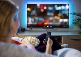 Telewizja przez internet w wynajmowanym mieszkaniu – rozwiązanie bez montażu