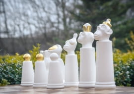 Małpie szachy wyprodukowane w Fabryce Porcelany AŚ Ćmielów