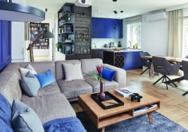 Kuchnia zintegrowana z salonem sprzyja wspólnemu spędzaniu czasu domowników. Jej wystrój harmonizuje stylistycznie z częścią dzienną.