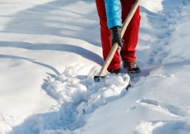 Odśnieżanie chodnika