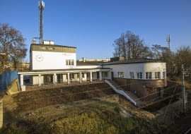 Odnowiony budynek dworca w Piasecznie