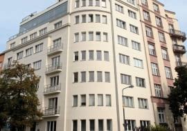 09.09.2010 WARSZAWA , WYREMONTOWANA KAMIENICA ZE SZKLANA KOPULA U ZBIEGU ULIC SPACEROWEJ I KLONOWEJ . FOT. ROBERT KOWALEWSKI / AGENCJA GAZETA