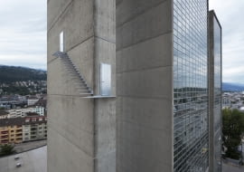 Beautiful Steps #2, rzeźba na budynku w Biel, Szwajcaria