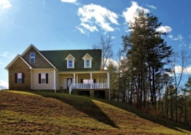 Zanim zapadnie ostateczna decyzja o miejscu domu na działce, warto poobserwować, jak wędruje po niej słońce