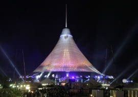 Największy namiot na świecie, proj. , Foster and Partners - Centrum Rozrywkowe Khan Shatyr w Astanie