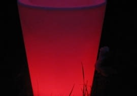 Lampa ogrodowa Simple w kształcie świecącej donicy