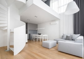 Apartament z antresolą w stylu minimalistycznym