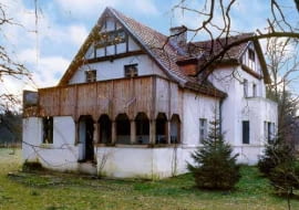 Kupno starego domu zawsze wiąże się z ryzykiem. Dlatego zanim podejmie się decyzję, warto dokładnie obejrzeć wszystkie jego elementy, a w razie jakichkolwiek wątpliwości poradzić się specjalisty.