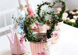 UWAGA ! DO JEDNORAZOWEJ PUBLIKACJI WNETRZA , ROSLINA DONICZKOWA - MULENBEKIA OPLECIONA W DRUCIANA PODPORKE W KSZTALCIE SERCA FOT. FLORA DANIA PUBLIKACJA KWIETNIK NR 8 (188) - 8 2010 SLOWA KLUCZOWE: WNETRZE ROSLINA ZDJĘCIE DO WKŁADKI: PUBLIKACJA KWIETNIK NR 8 (188) - CZASOPISMA