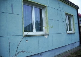 Dom z zawilgoconą piwnicą