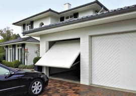 Uchylna brama garażowa