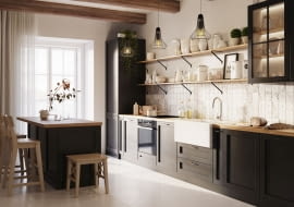 Półki w kuchni zamiast szafek wiszących