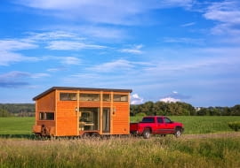 mały domek na kółkach