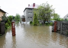 Najczęściej zgłaszane do ubezpieczycieli szkody po powodzi to zalane piwnice, garaże oraz uszkodzone kotły grzewcze, tynki i powłoki ścian oraz podłogi parteru