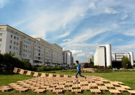 15.07.2012 , WARSZAWA , PLAC ZABAW REPLAY NA TYLACH URZEDU DZIELNICY TARGOWEK . FOT. STEFAN ROMANIK / AGENCJA GAZETA
