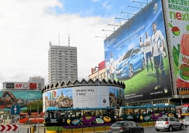 31.05.2012 WARSZAWA . REKLAMY NA RONDZIE DMOWSKIEGO . FOT. DARIUSZ BOROWICZ / AGENCJA GAZETA SLOWA KLUCZOWE: MARSZALKOWSKA EURO 2012 UEFA EURO2012 ALEJE JEROZOLIMSKIE RONDO DMOWSKIEGO REKLAMA