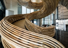 klatka schodowa w drewnie