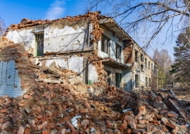 Czy warto kupić działkę z domem do rozbiórki?